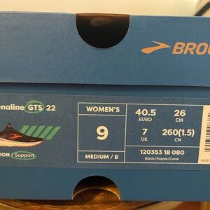 Women’s Brooks Adrenaline GTS22 size 9